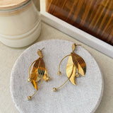 gold flower shaped earrings