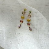 Pair of earrings with multicolored gemstones